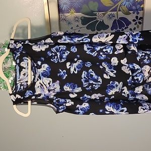 Vera Wang blue white and black aligned sleevless shirt